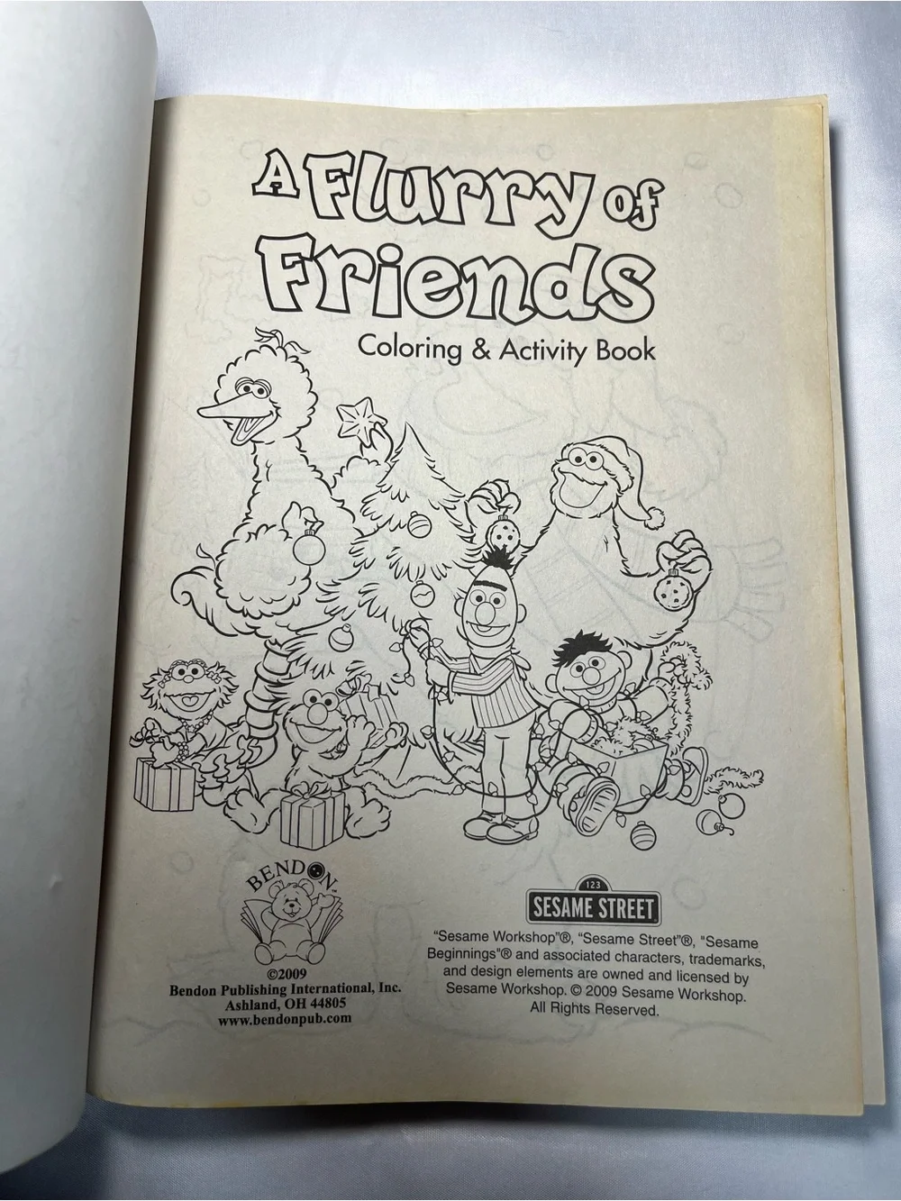 2009 Sesame Street A Flurry of Friends Coloring Activity Book 288 Pages New